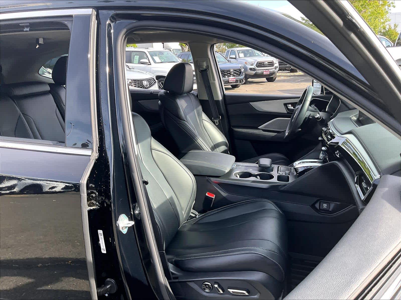 2023 Acura MDX photo 3