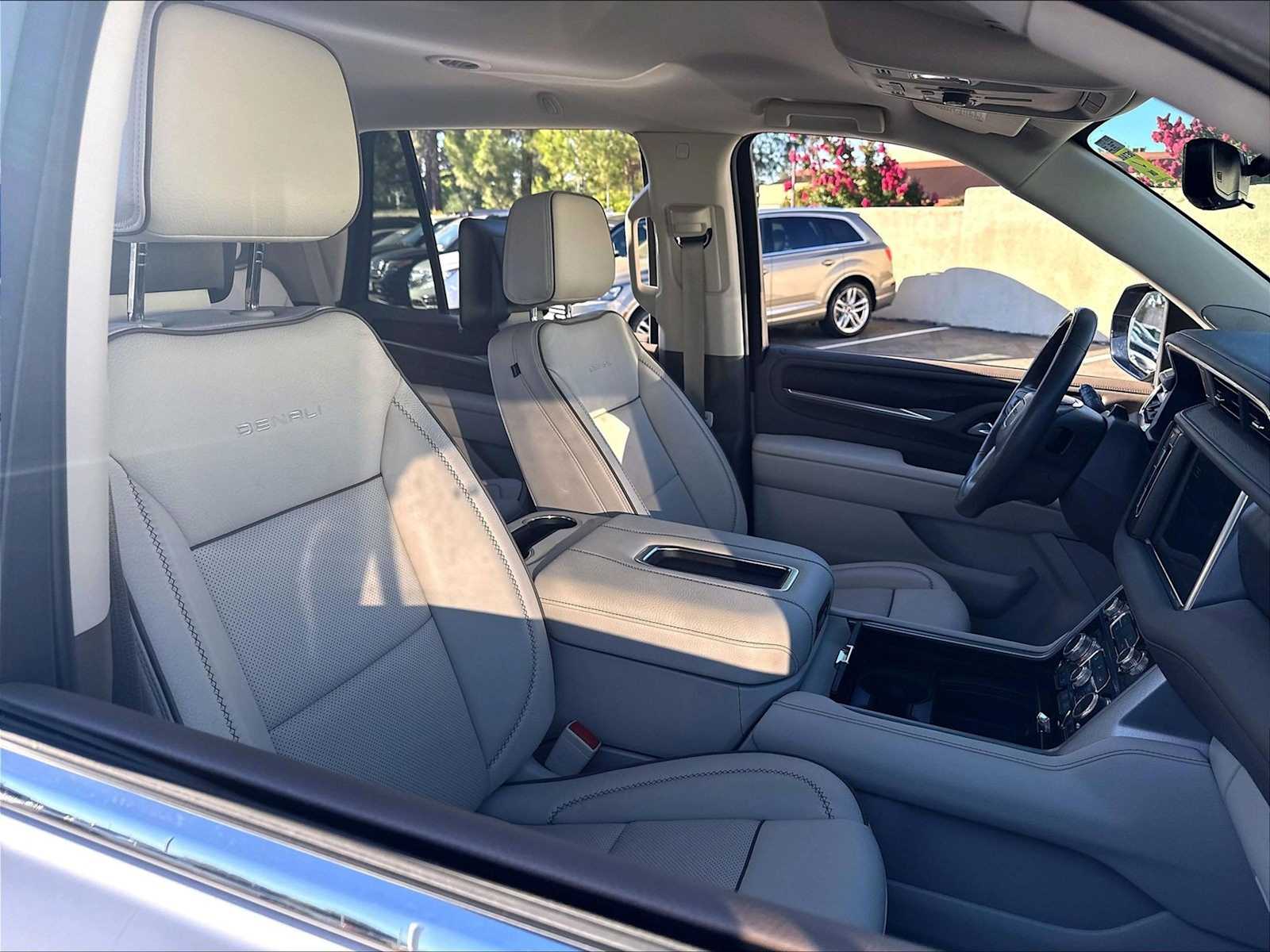 2024 GMC Yukon Denali - Photo 9