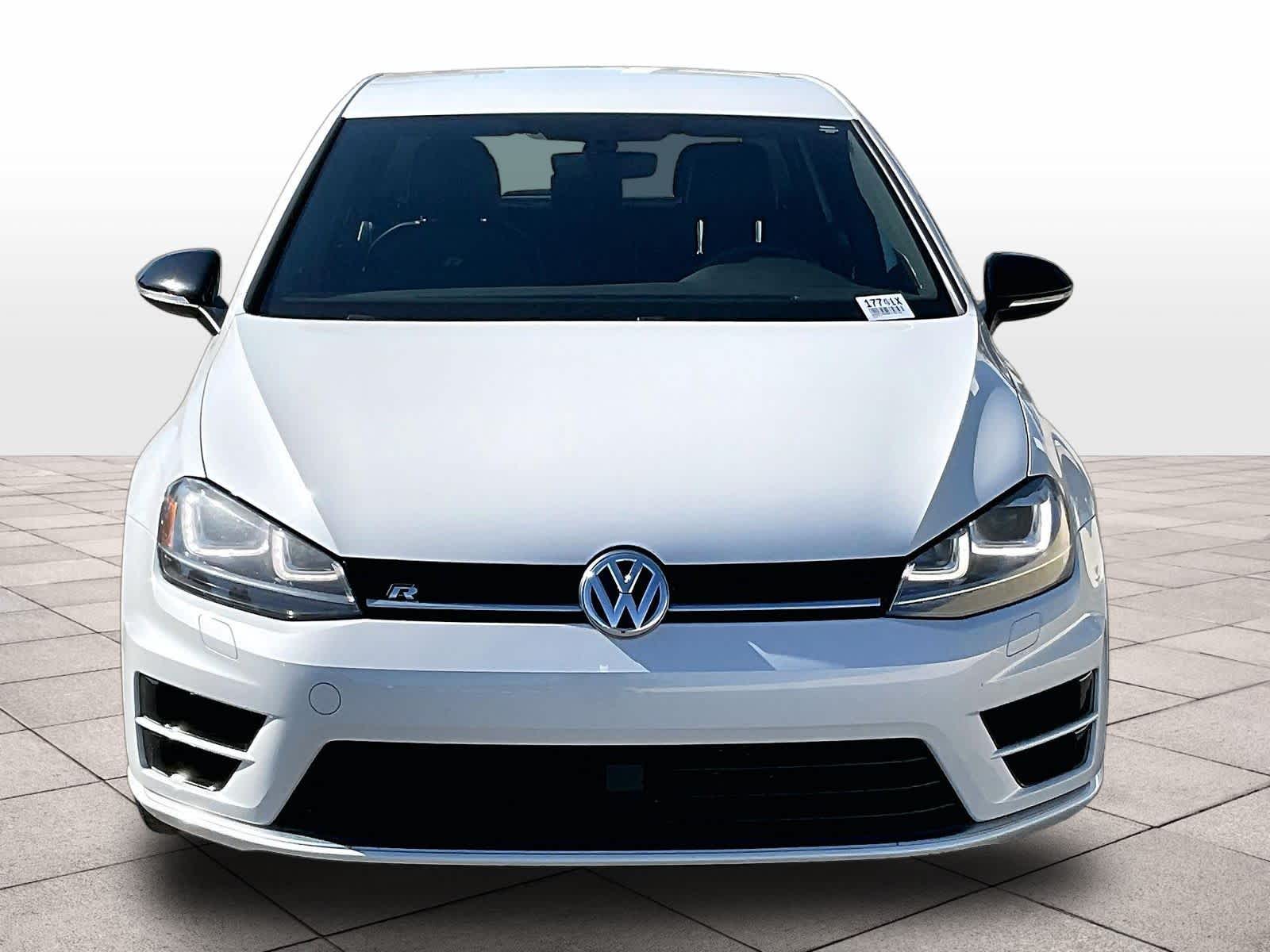 2017 Volkswagen Golf R photo 2