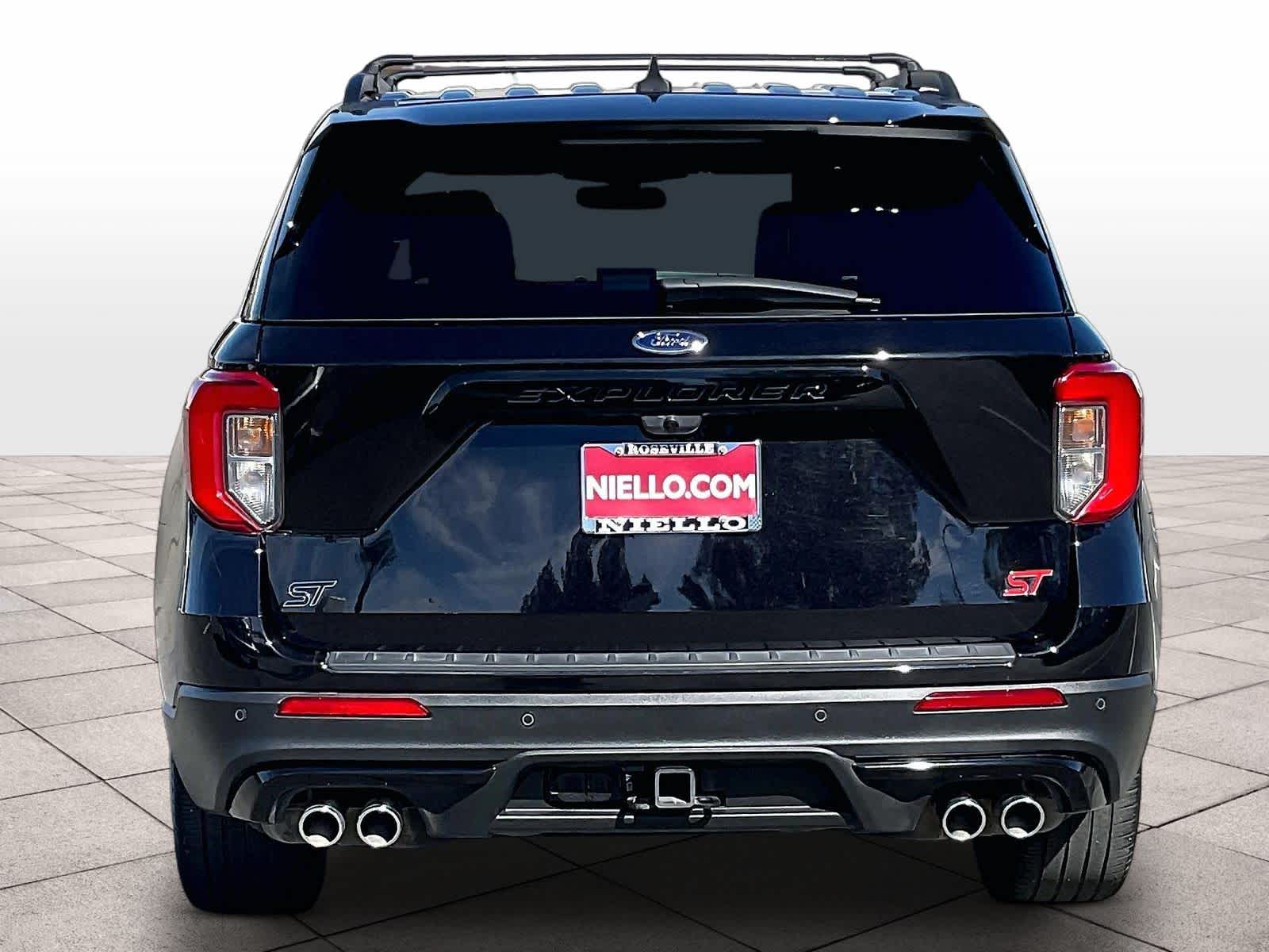 2023 Ford Explorer ST photo 4