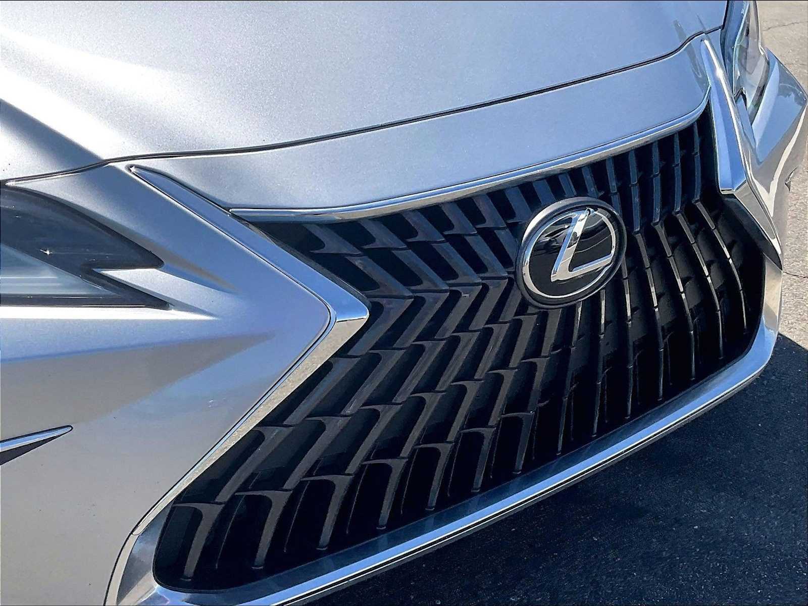 2022 Lexus ES 350 - Photo 30