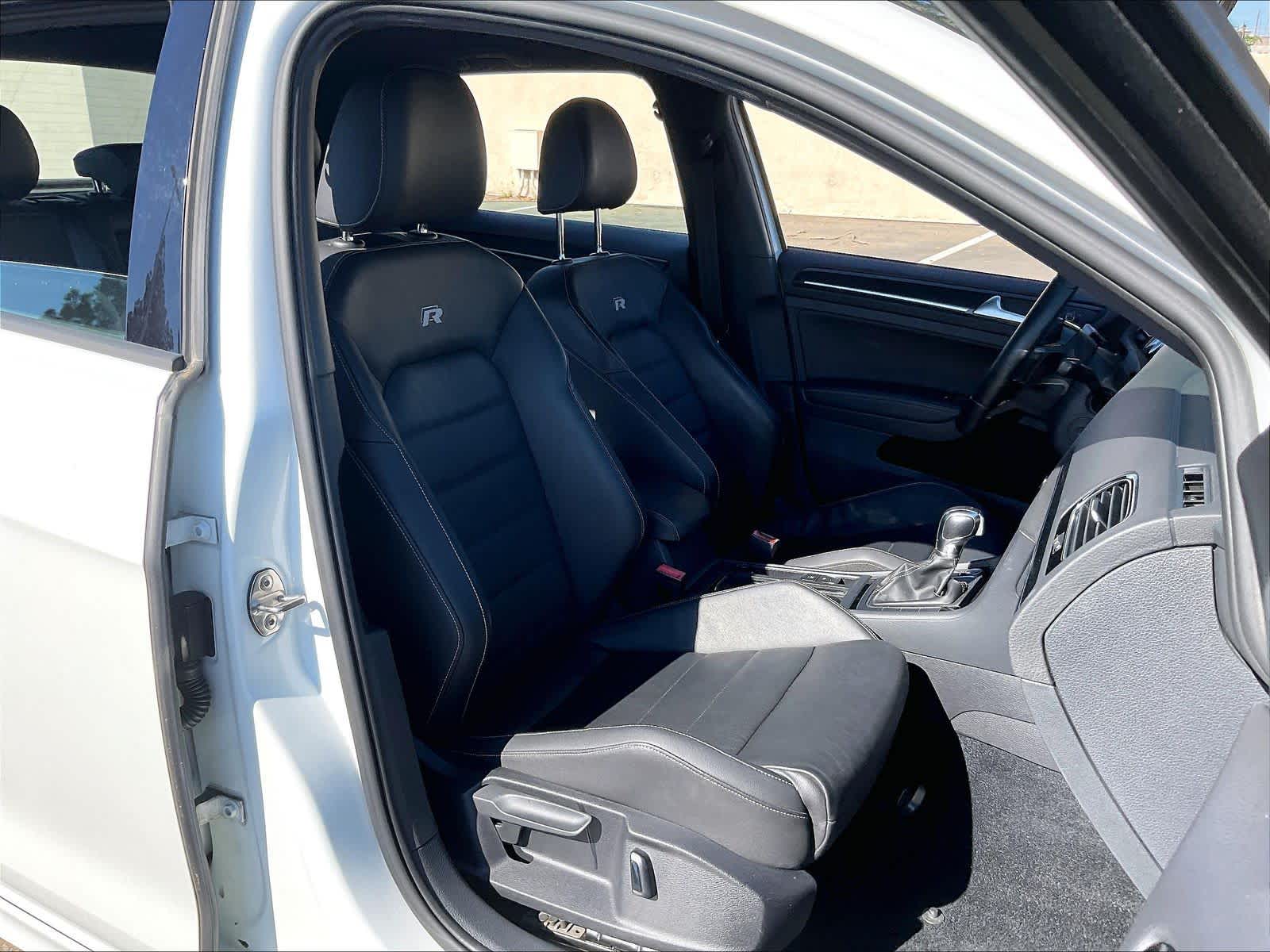 2017 Volkswagen Golf R photo 3