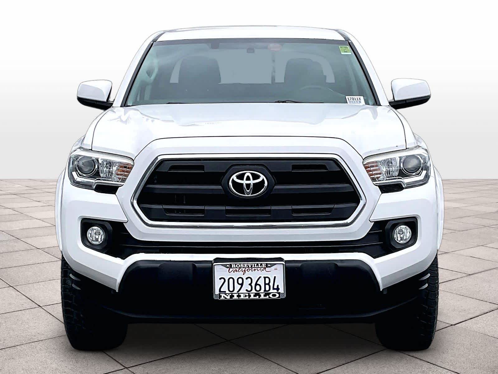 2016 Toyota Tacoma photo 2