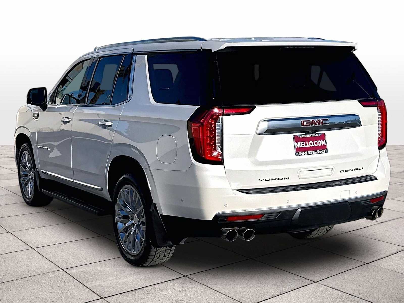 2024 GMC Yukon Denali - Photo 12
