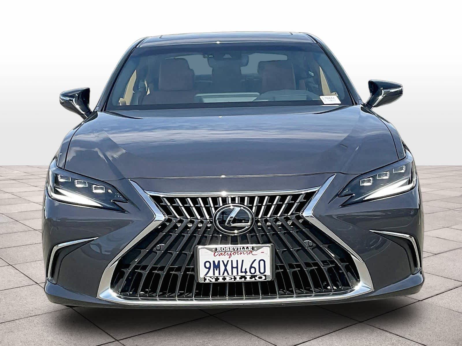 2024 LEXUS ES 300h photo 2