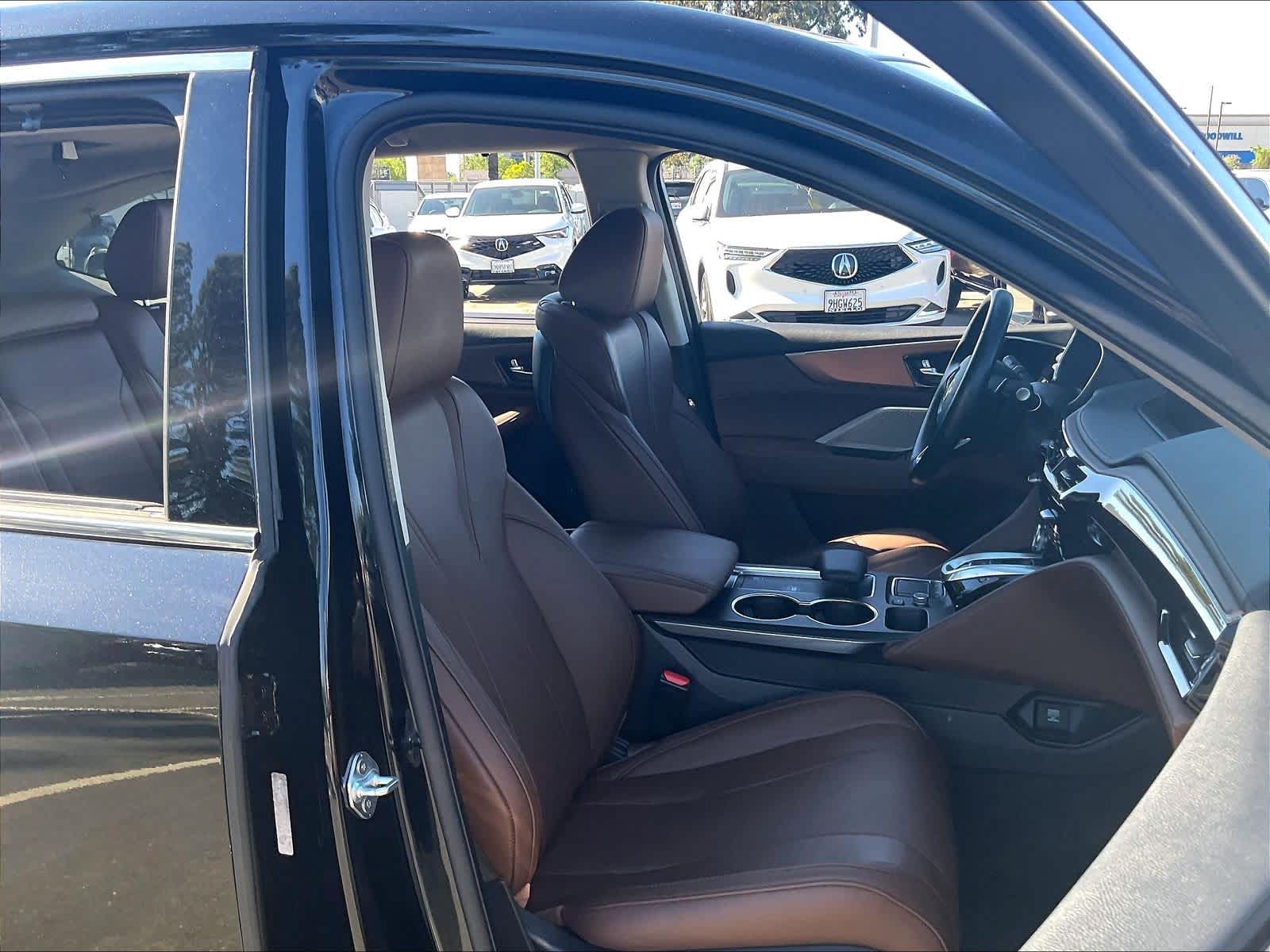 2023 Acura MDX photo 3