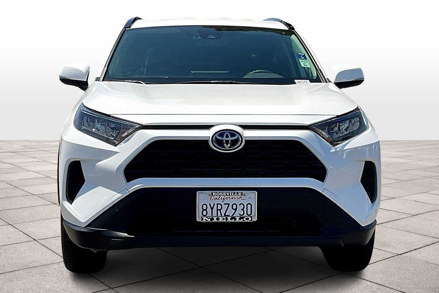 2021 Toyota RAV4 Hybrid LE photo 3