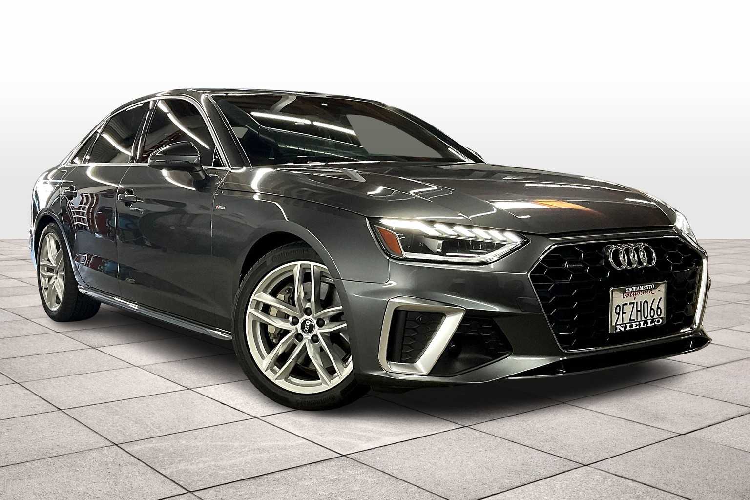 2023 Audi A4 S line Quattro Premium Plus photo 2
