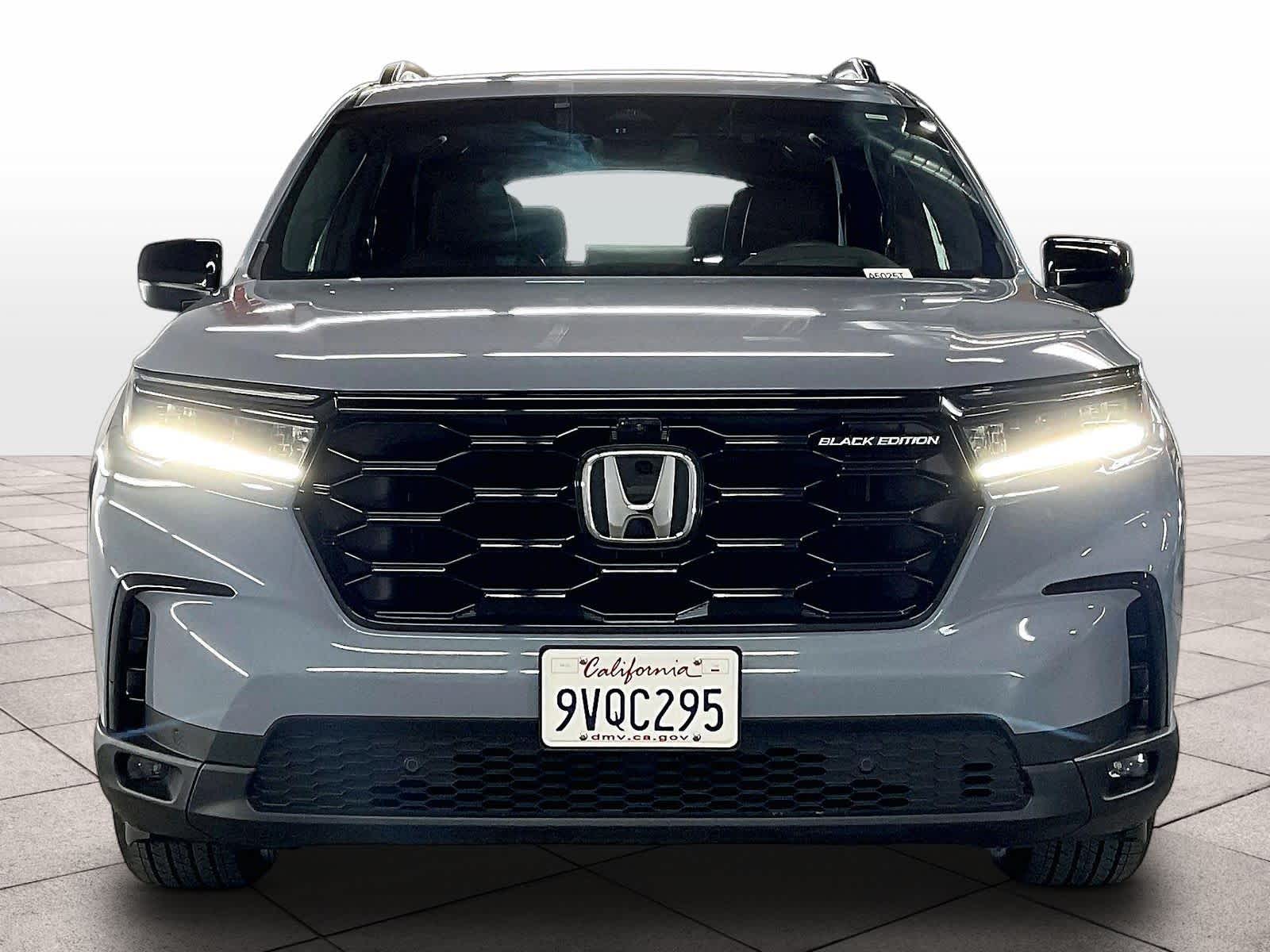 2025 Honda Pilot photo 2
