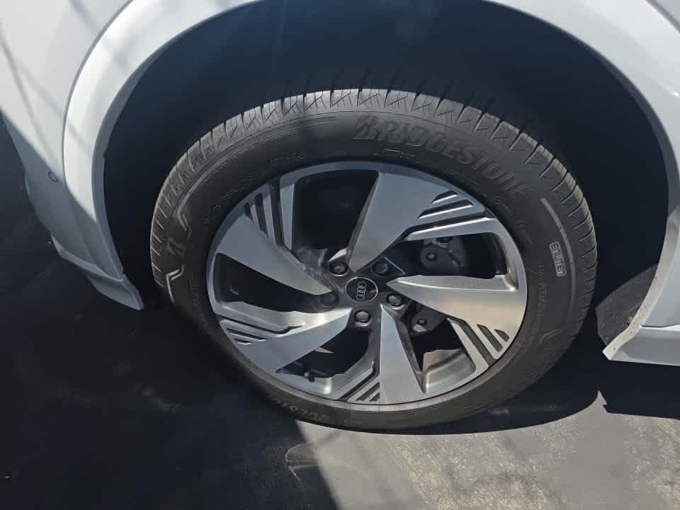 2025 Audi Q6 e-tron photo 4