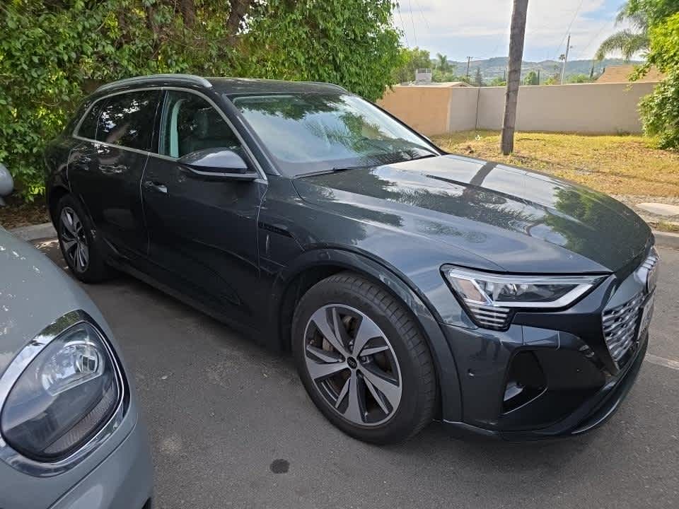 2024 Audi Q8 e-tron photo 3