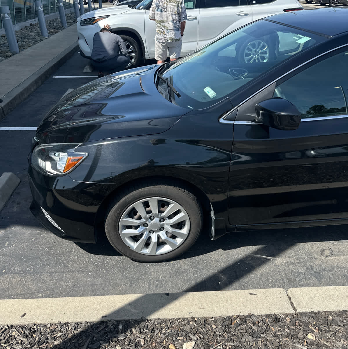 2016 Nissan Sentra photo 3