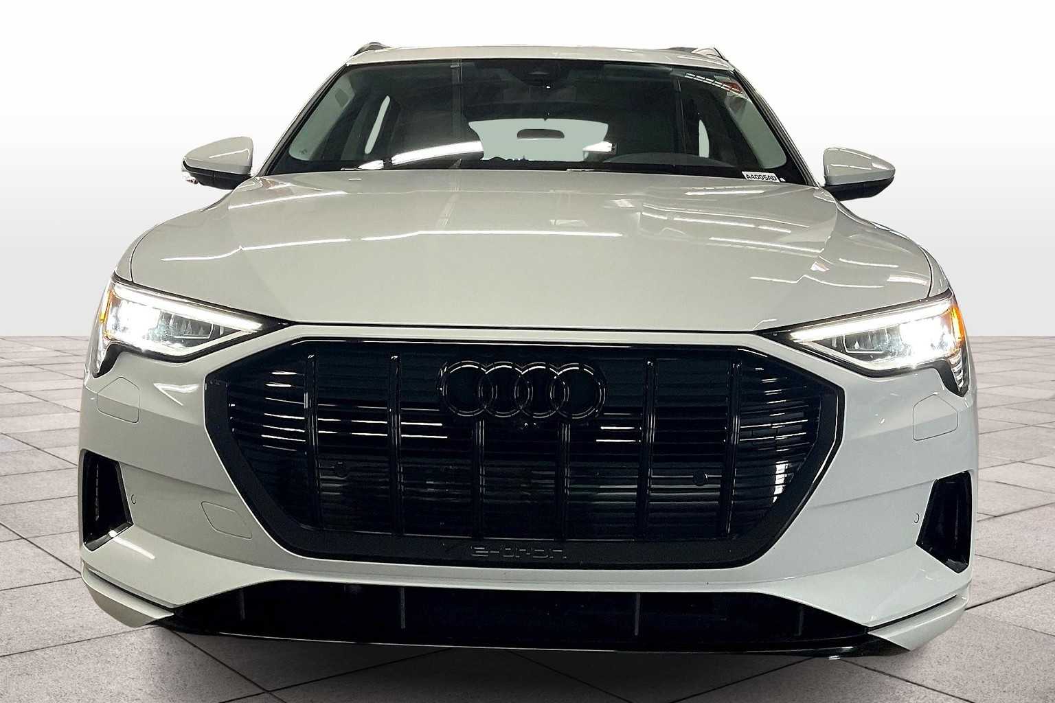 2023 Audi e-tron Premium Plus photo 3