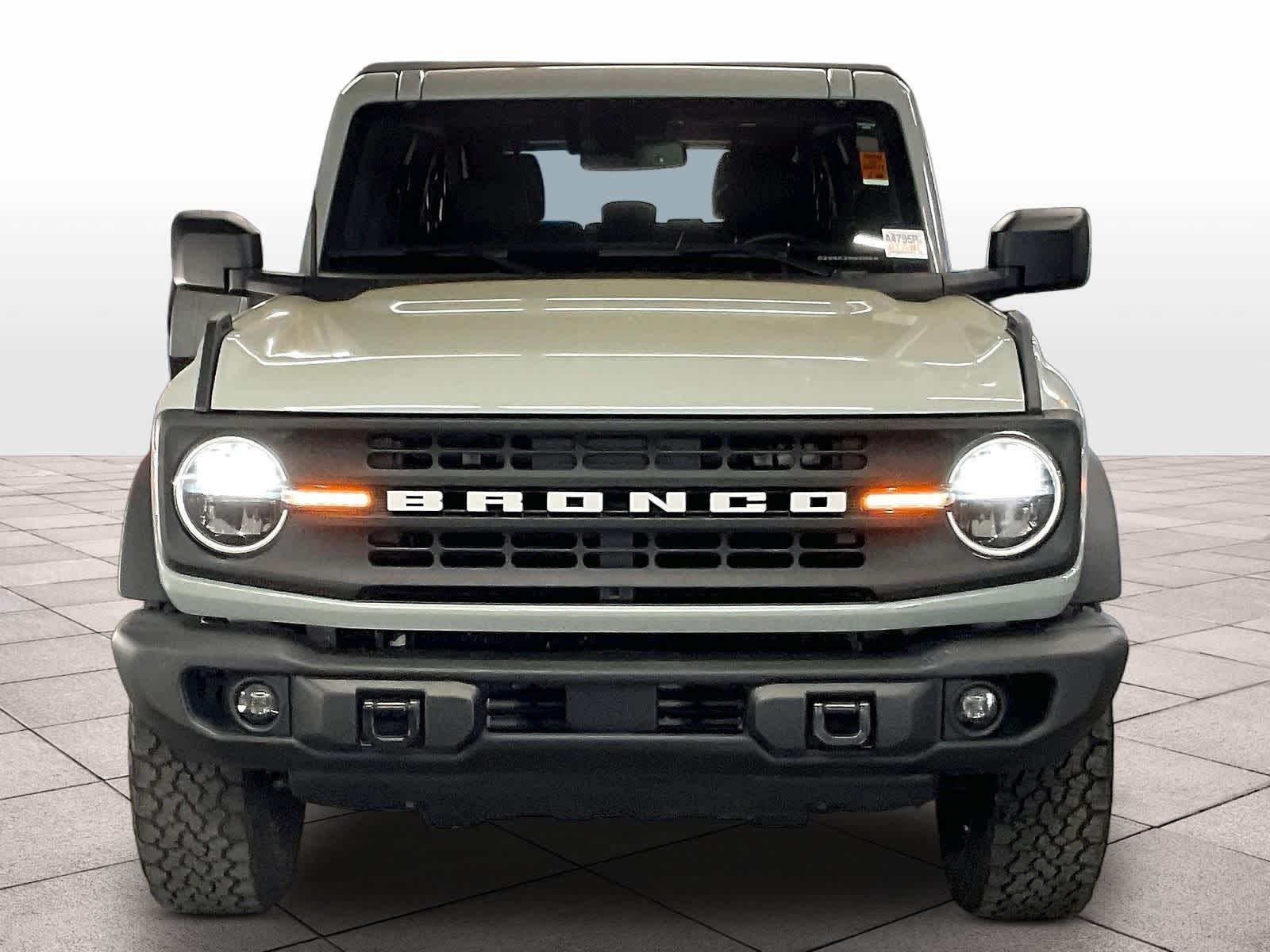2022 Ford Bronco photo 2