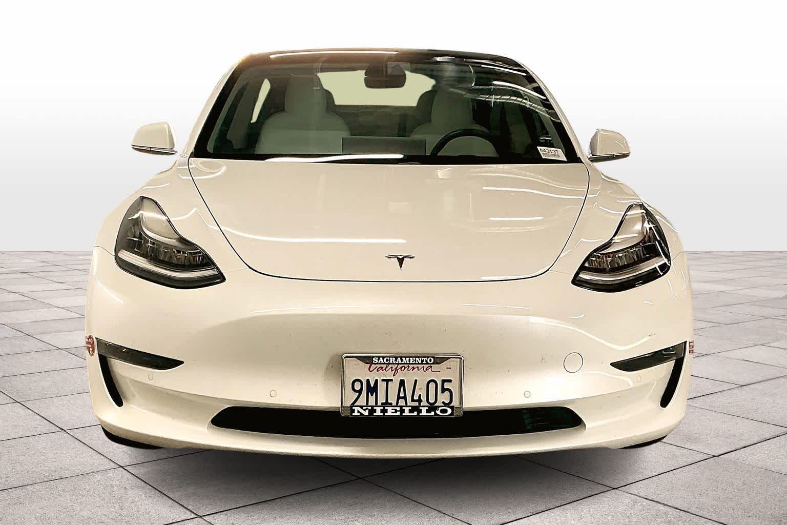 2020 Tesla Model 3 Standard Range Plus photo 3