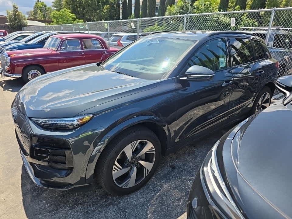 2025 Audi Q6 e-tron photo 5