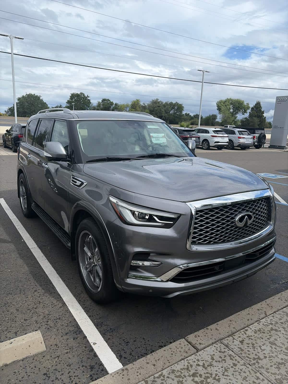 2021 INFINITI QX80 photo 6