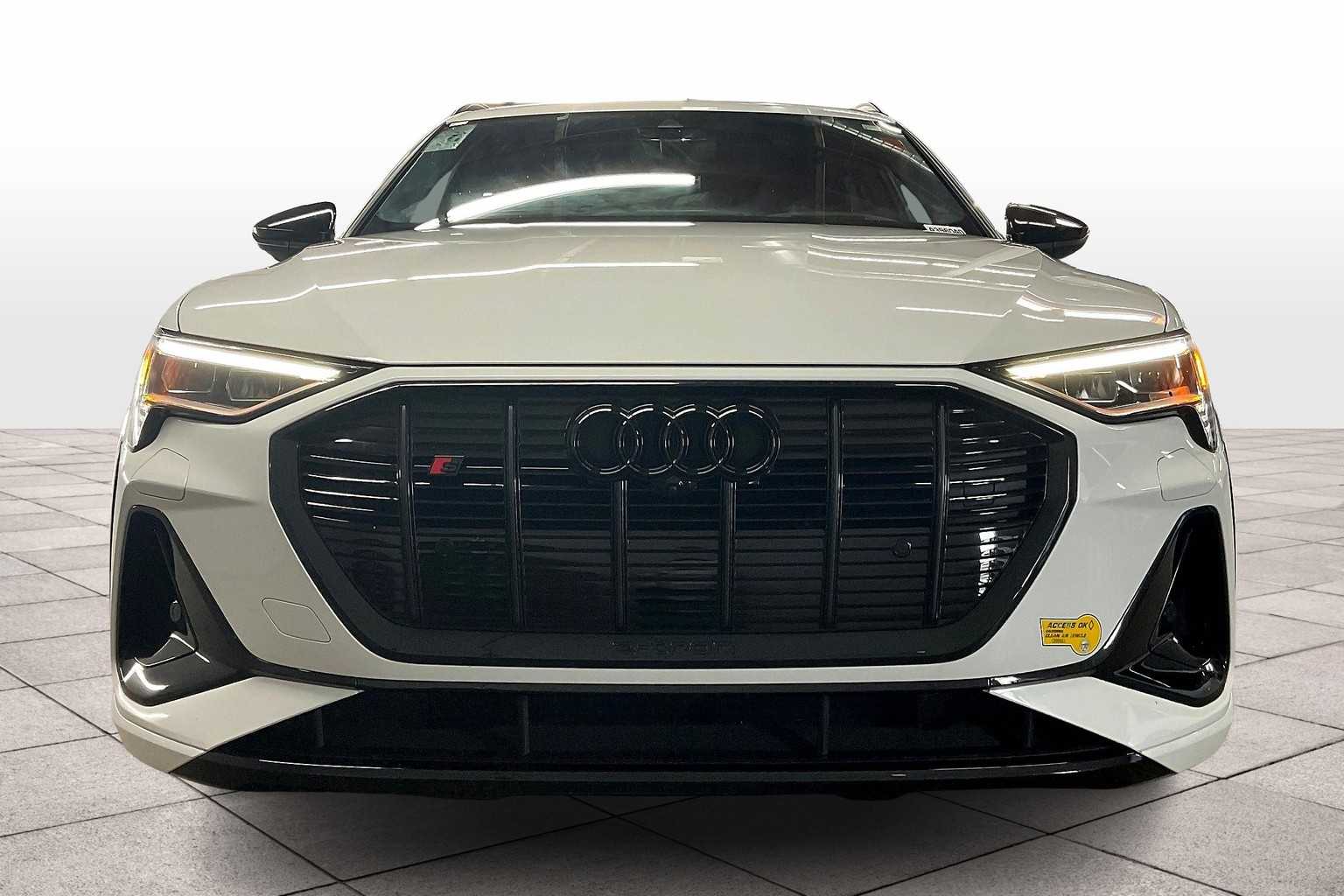 2022 Audi e-tron Prestige photo 3