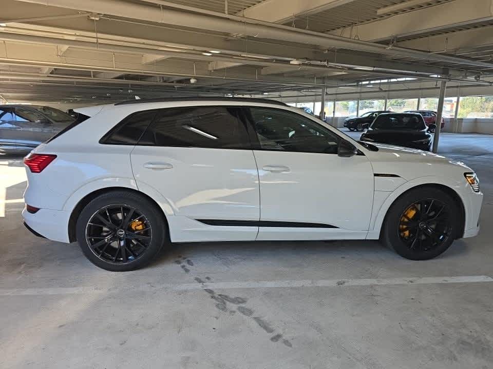 2023 Audi e-tron photo 4