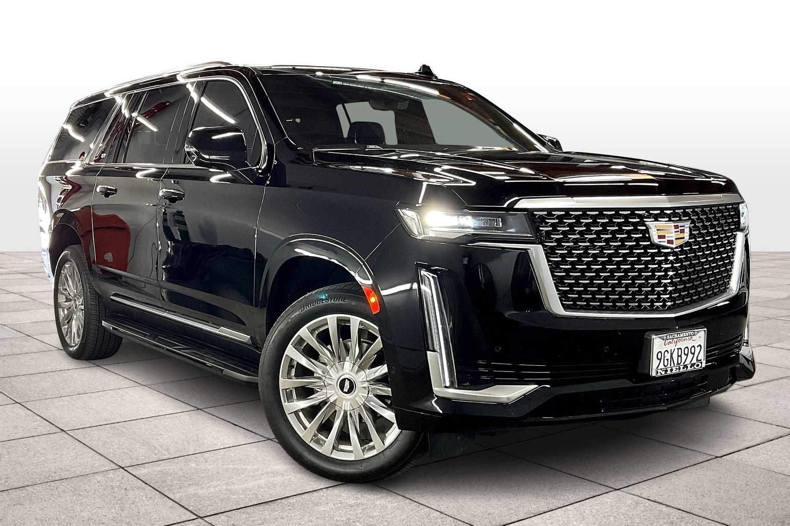 2023 Cadillac Escalade ESV Premium Luxury photo 2