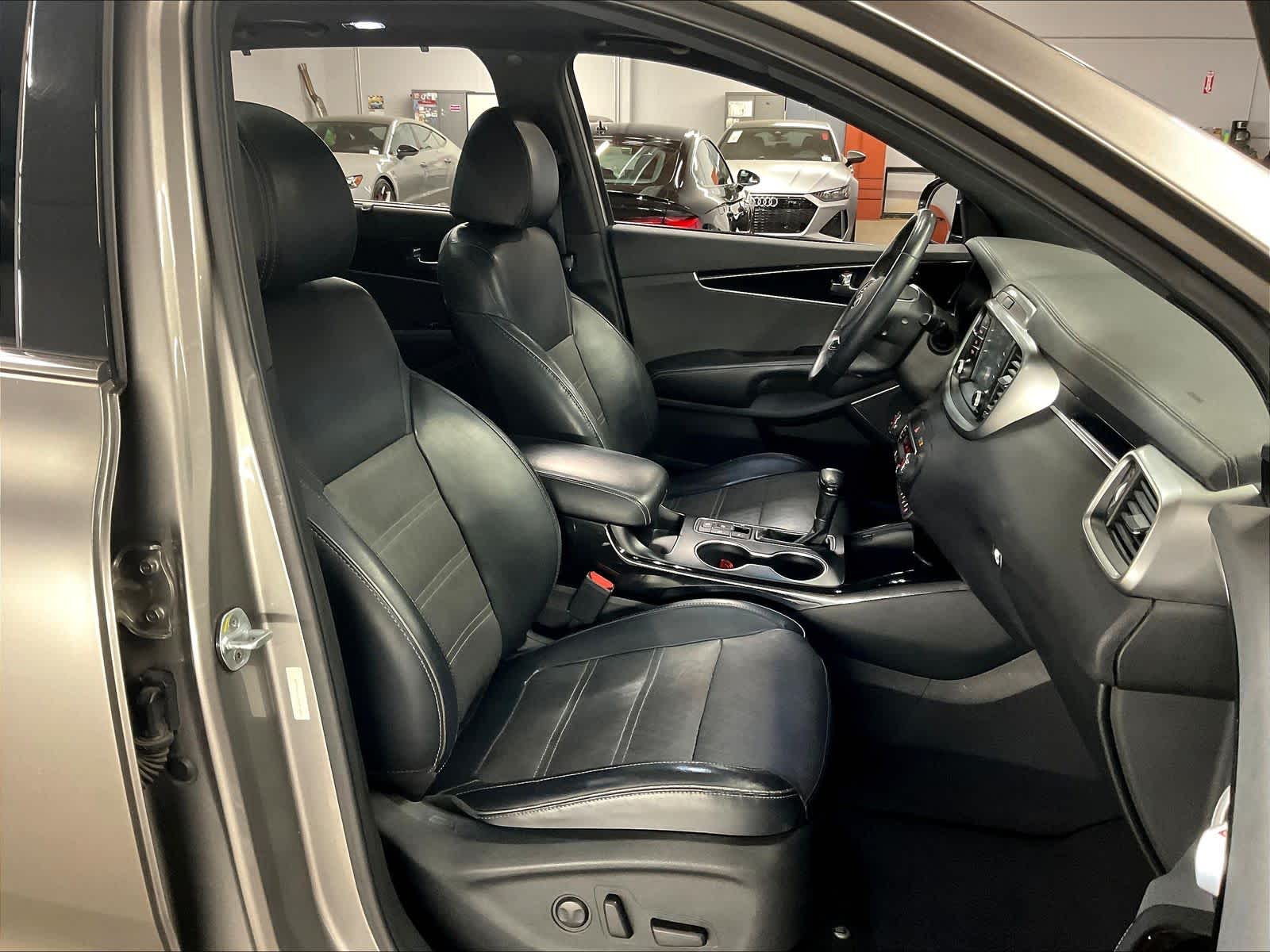2019 Kia Sorento photo 3