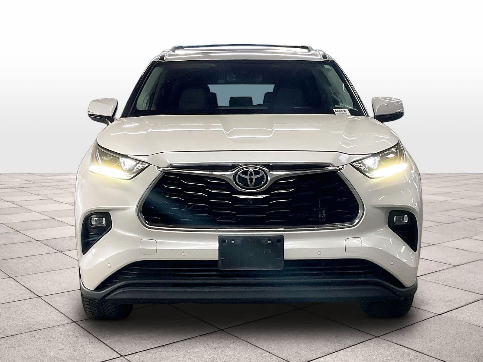 2022 Toyota Highlander photo 2