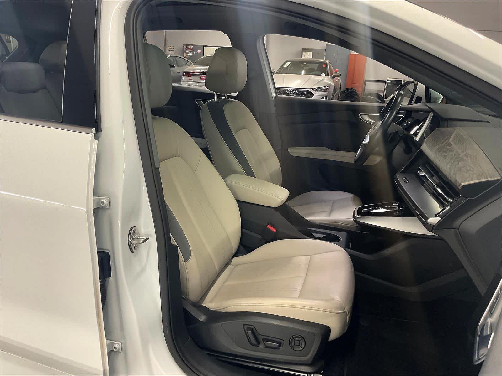 2024 Audi Q4 e-tron photo 3