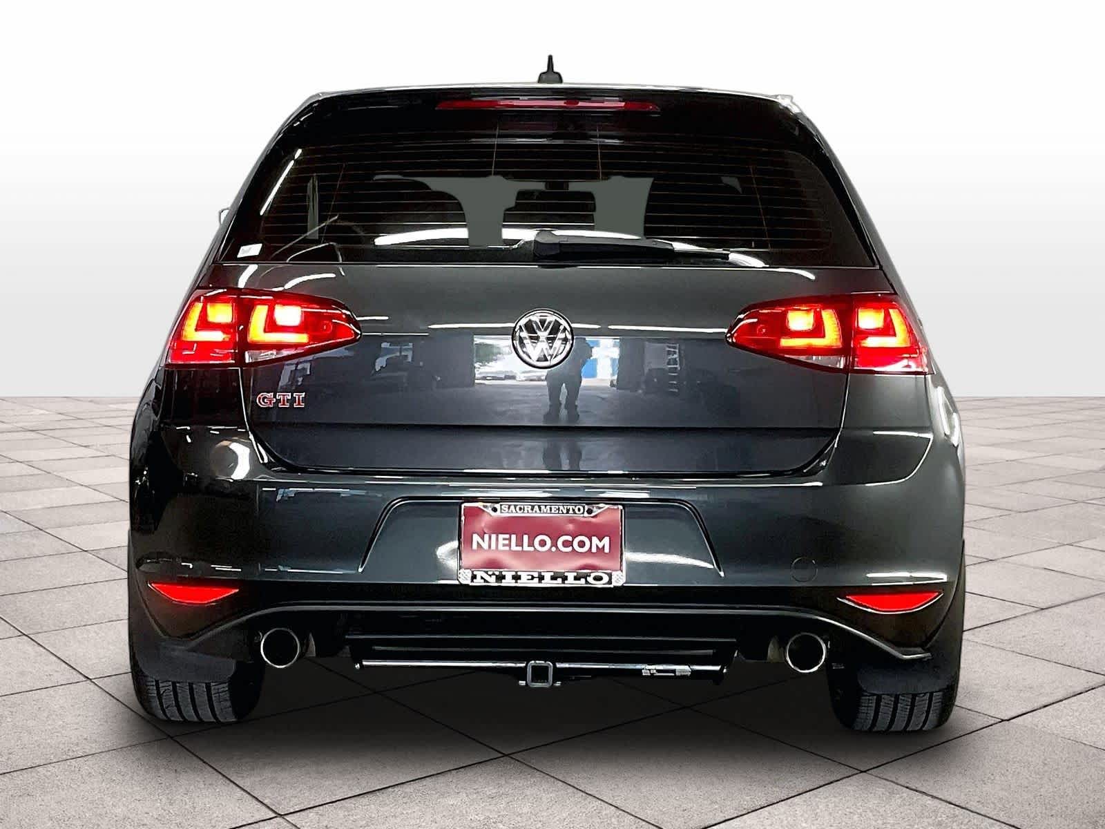 2017 Volkswagen Golf GTI photo 4