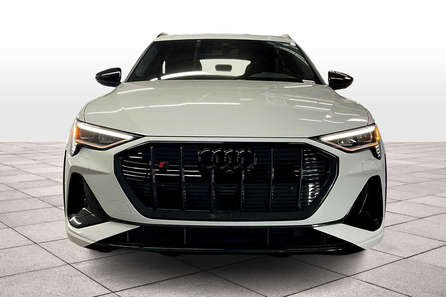 2022 Audi e-tron Premium Plus photo 3
