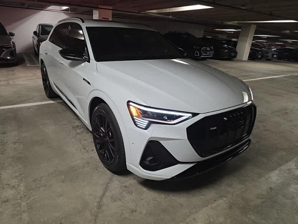 2023 Audi e-tron photo 3