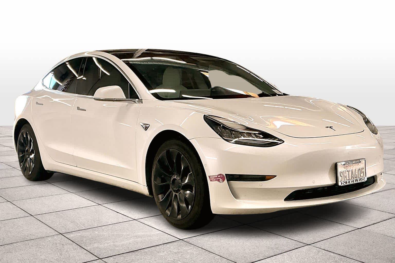 2020 Tesla Model 3 Standard Range Plus photo 2