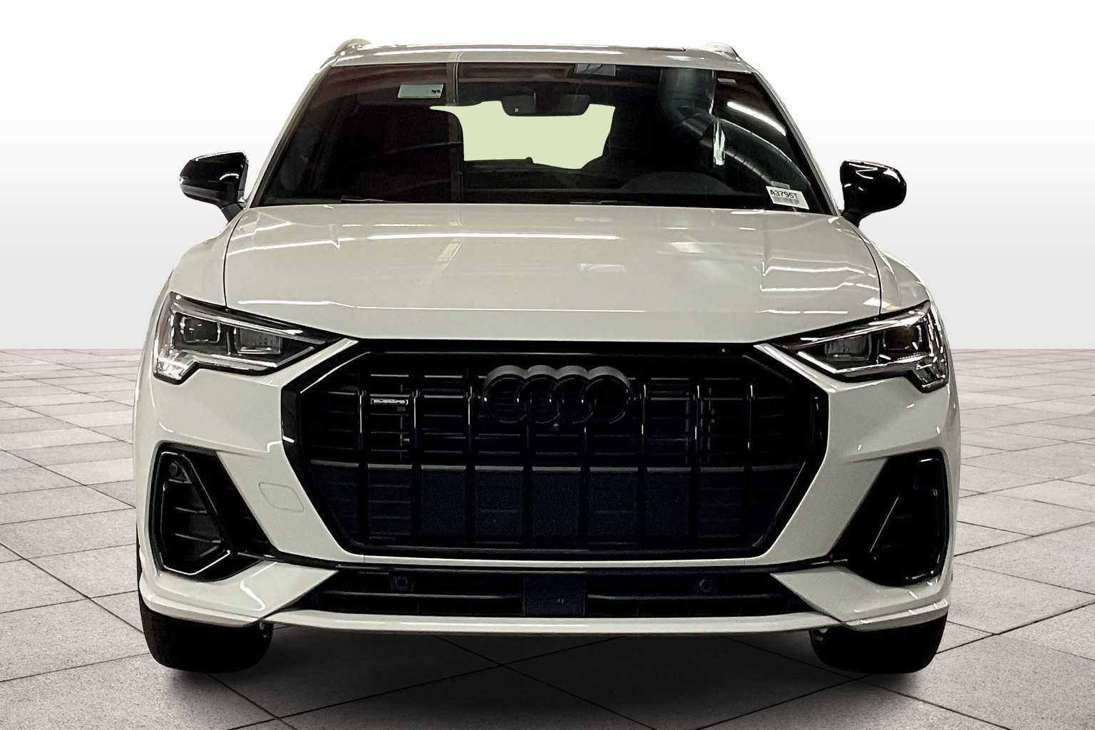 2025 Audi Q3 S line Premium Plus 45 TFSI photo 2