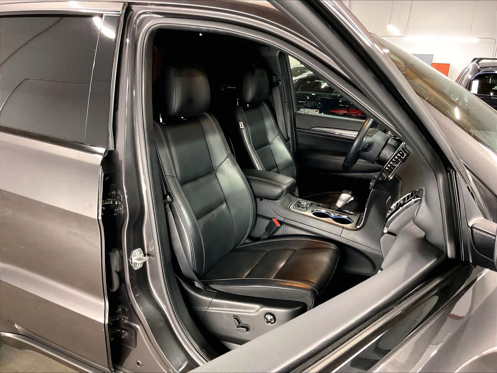 2021 Jeep Grand Cherokee photo 3