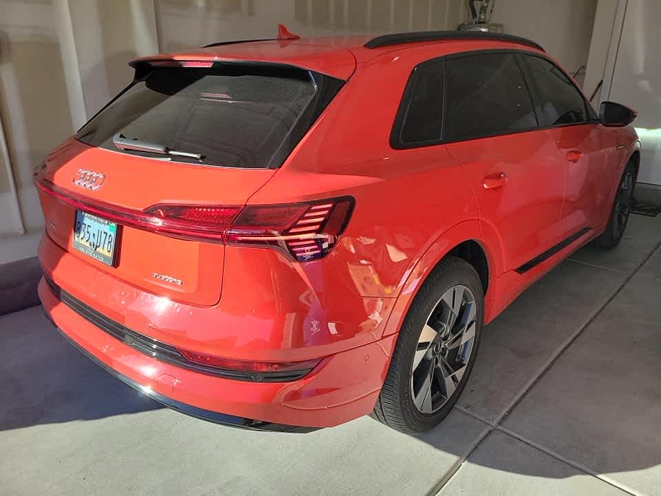 2022 Audi e-tron Premium photo 4