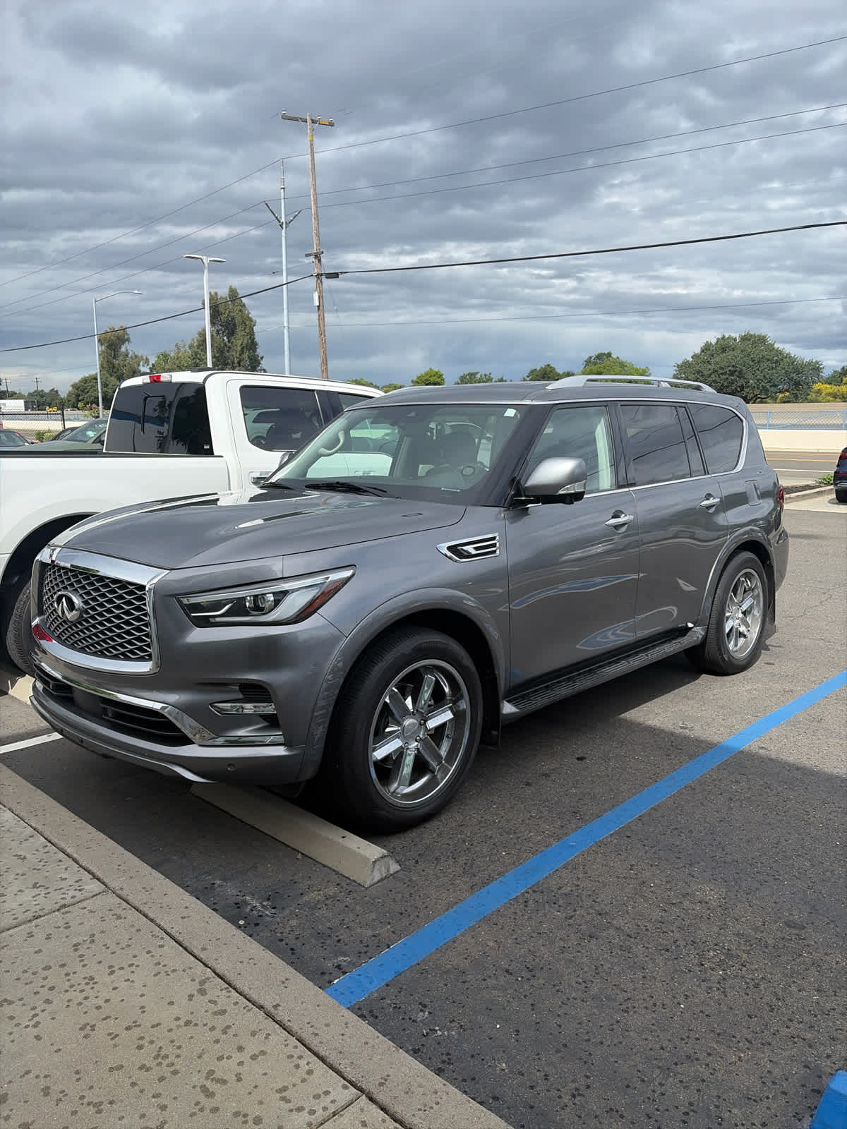 2021 INFINITI QX80 photo 2