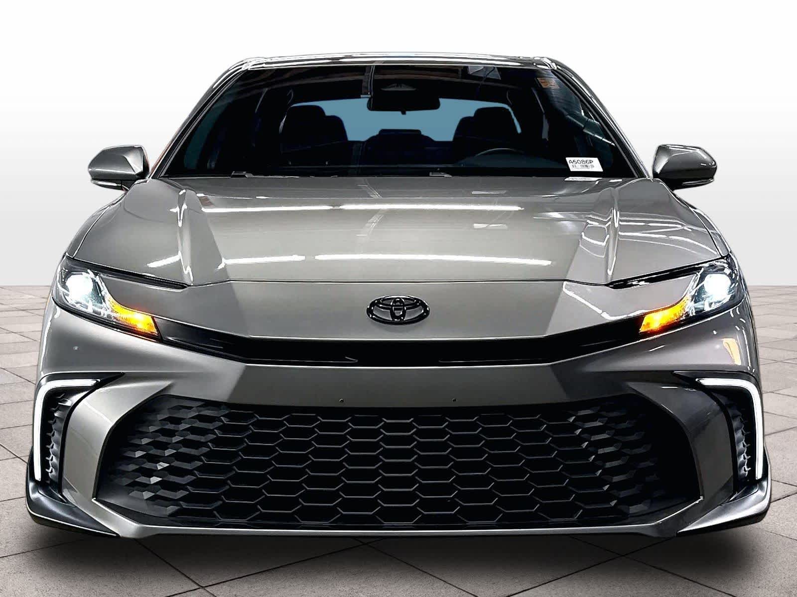 2025 Toyota Camry SE photo 3