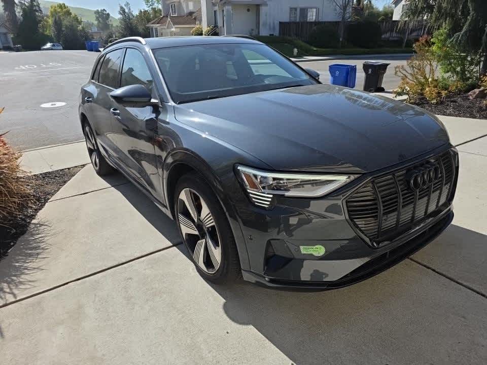2023 Audi e-tron photo 3