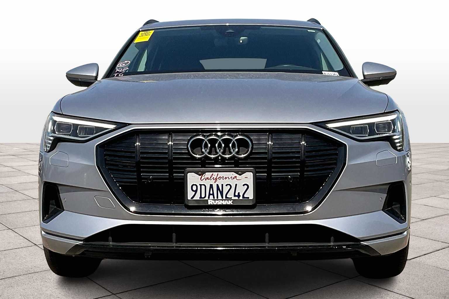 2023 Audi e-tron Premium photo 3