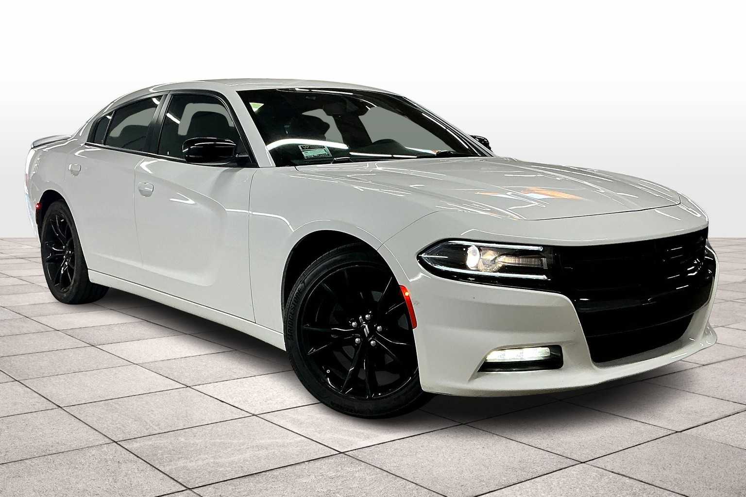 2018 Dodge Charger SXT Plus photo 2