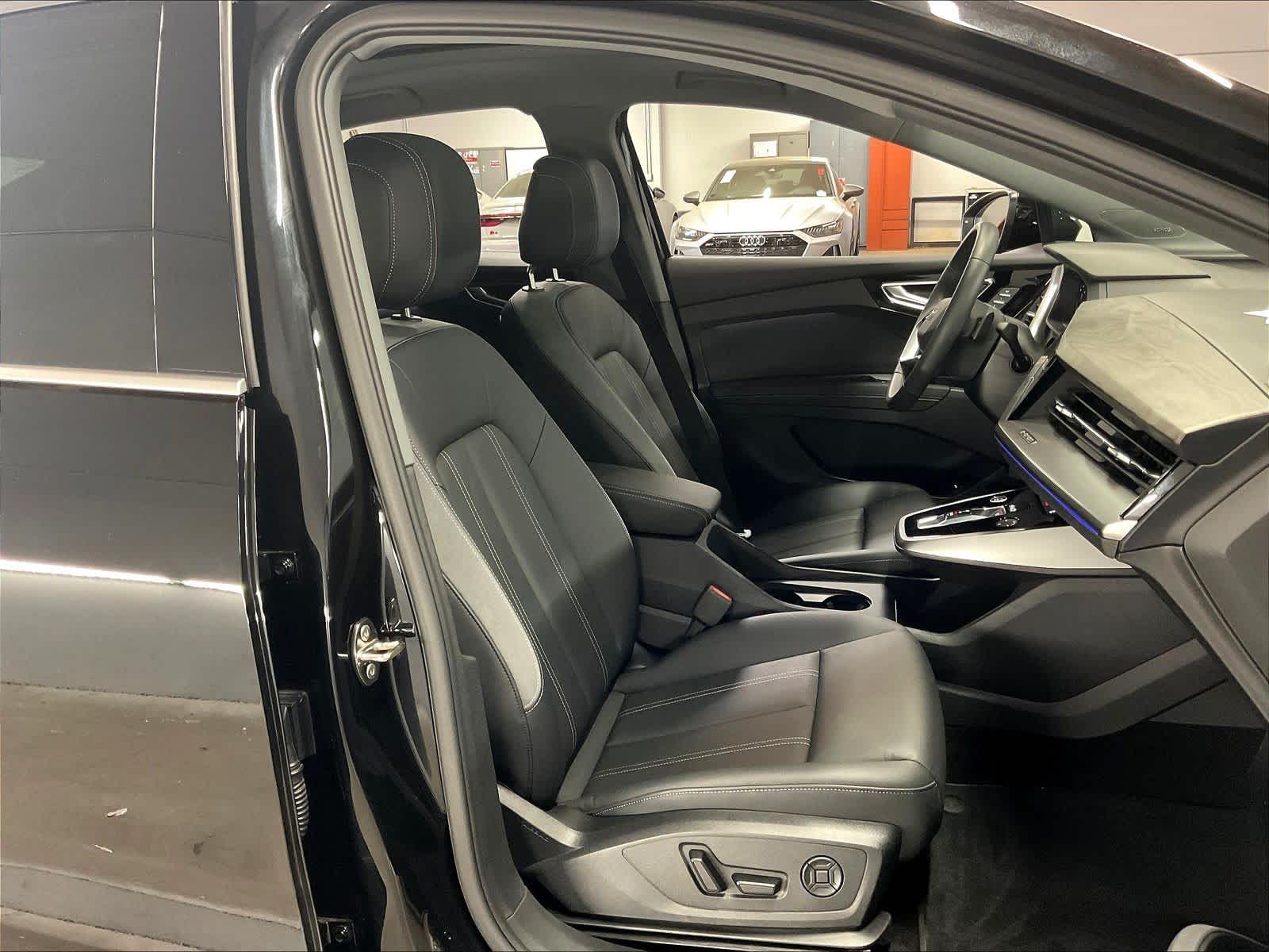 2025 Audi Q4 e-tron Sportback photo 3