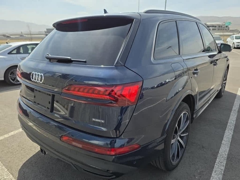 Used 2023 Audi Q7