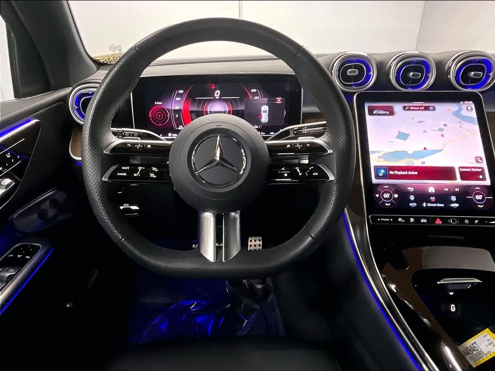 2025 Mercedes-Benz GLC 350e photo 5