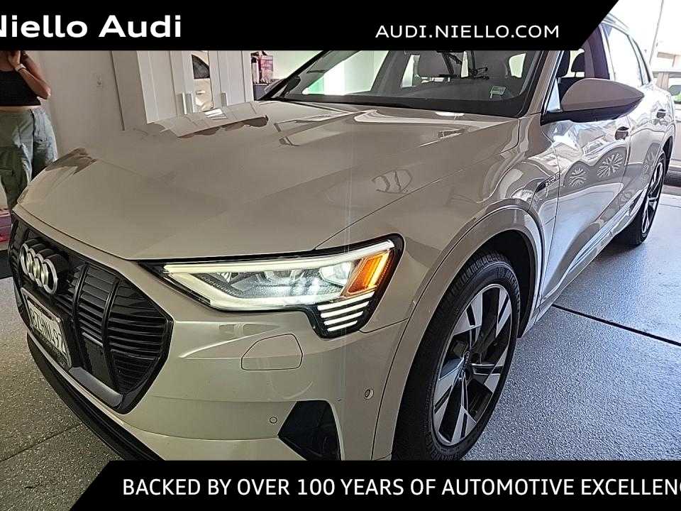 2022 Audi e-tron Premium's photo