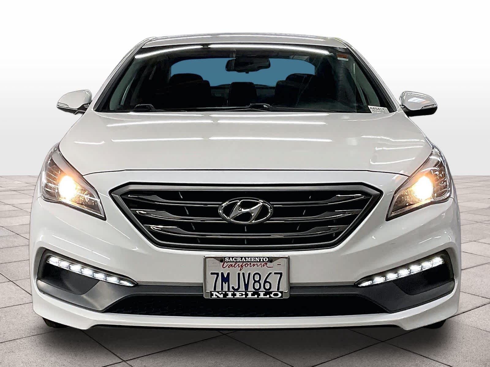 2015 Hyundai Sonata photo 2