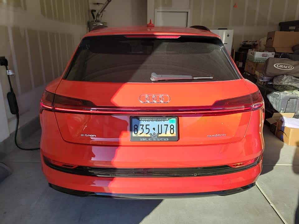 2022 Audi e-tron Premium photo 3