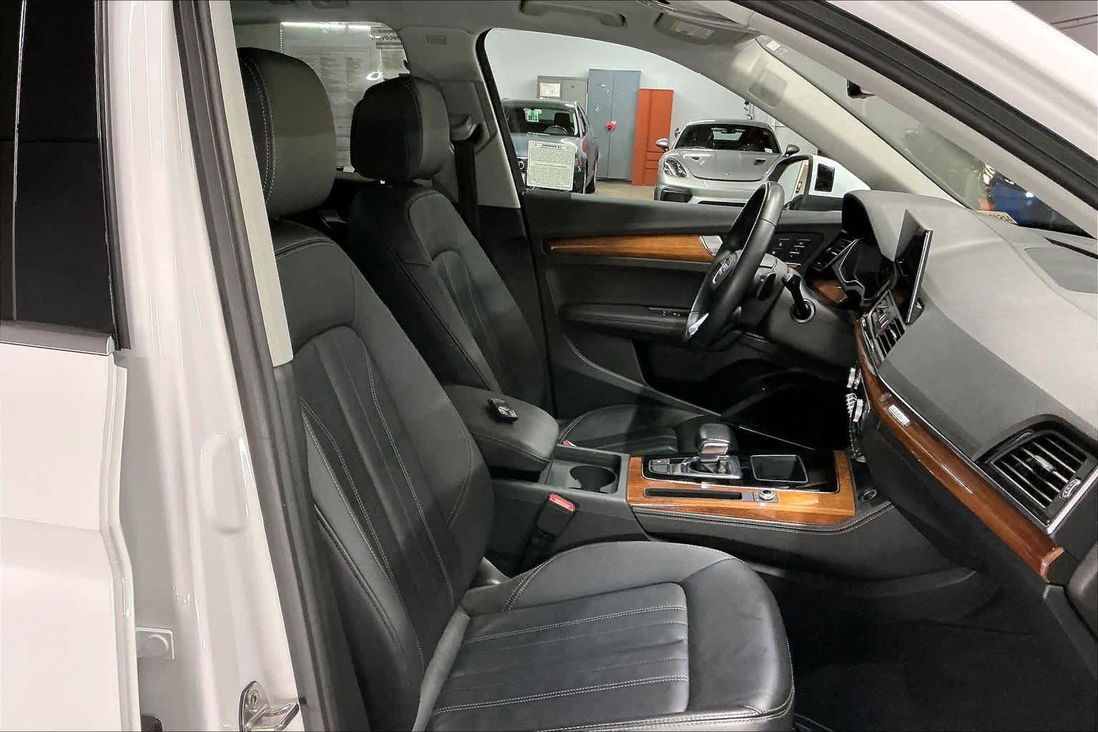 2023 Audi Q5 S Line Premium Plus photo 3
