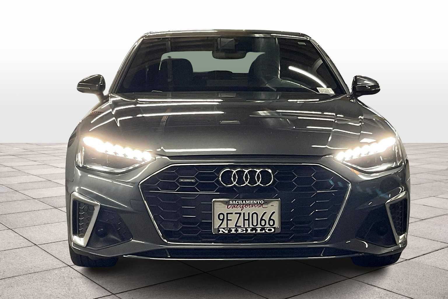 2023 Audi A4 S line Quattro Premium Plus photo 3