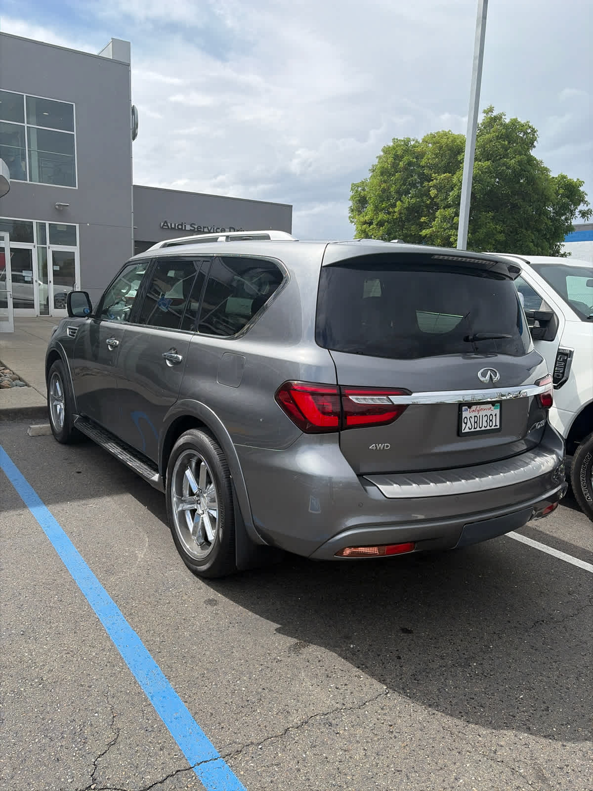2021 INFINITI QX80 photo 3