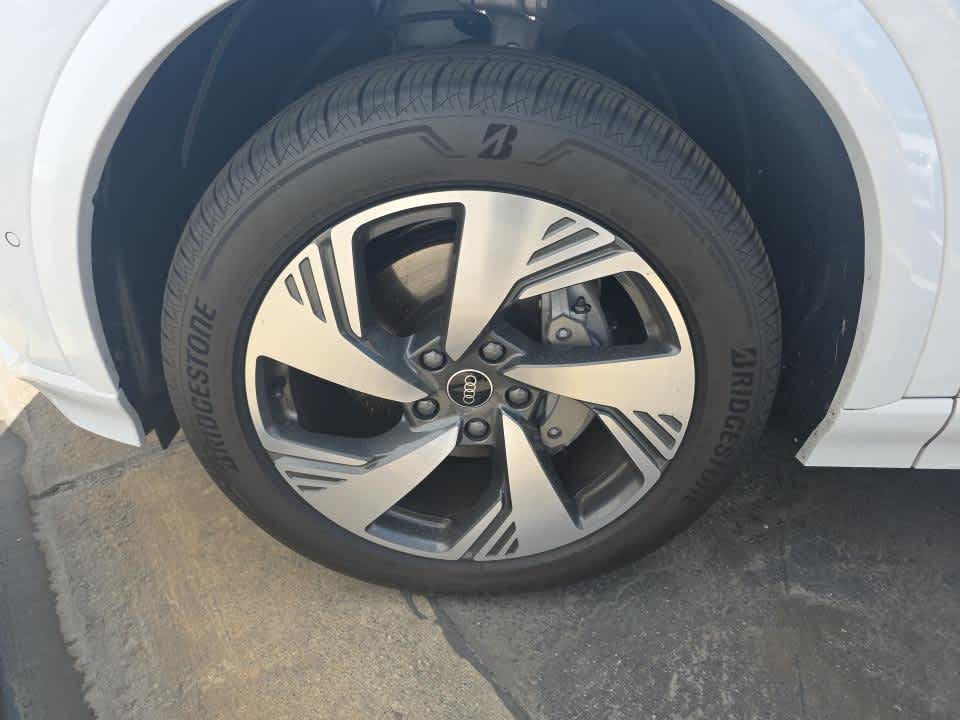 2025 Audi Q6 e-tron photo 3