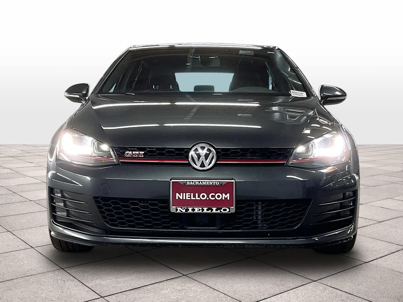 2017 Volkswagen Golf GTI photo 2